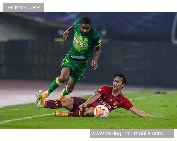 足球裁判天师揭秘赛场背后的秘密与挑战，如何在瞬息万变中做出公正判罚